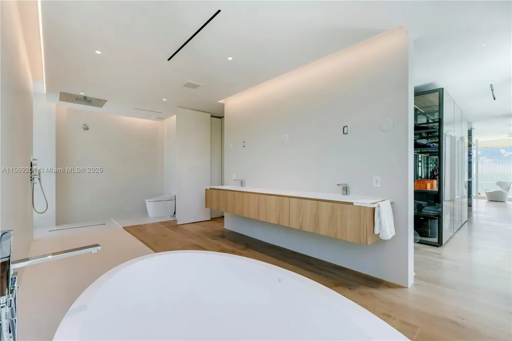 440 S Mashta Dr Key Biscayne, FL 33149