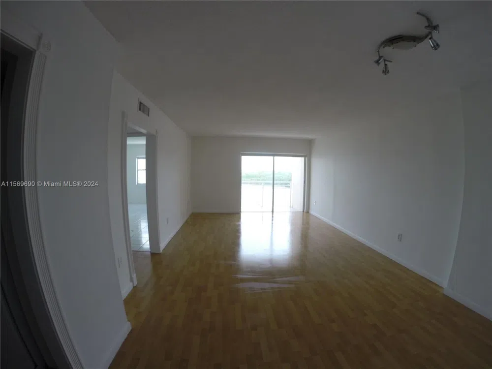 400 Kings Point Dr #905 Sunny Isles Beach, FL 33160