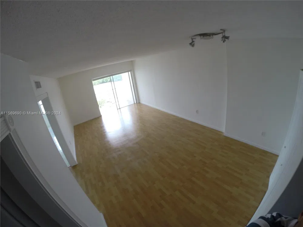 400 Kings Point Dr #905 Sunny Isles Beach, FL 33160