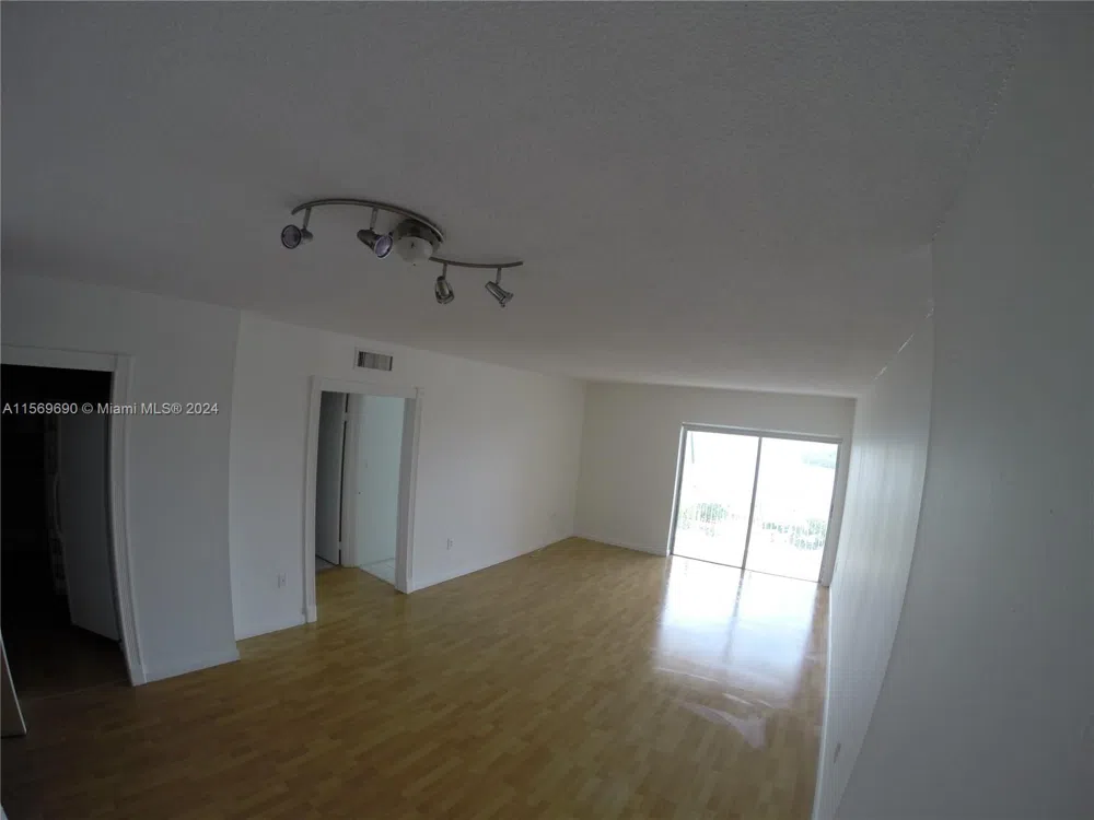 400 Kings Point Dr #905 Sunny Isles Beach, FL 33160