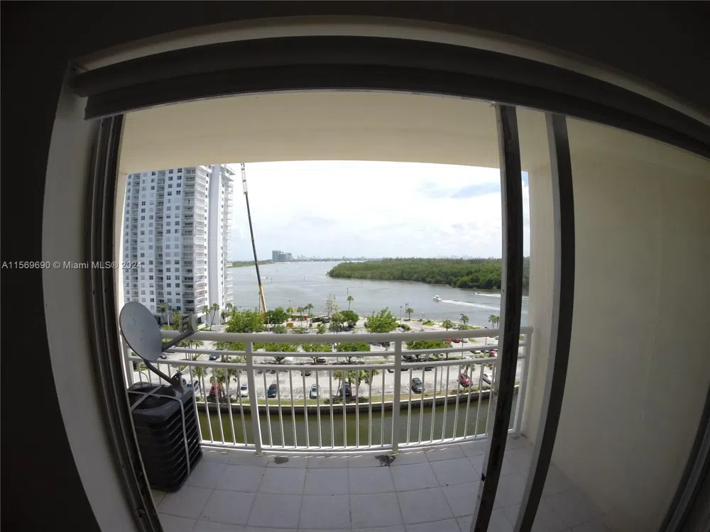 400 Kings Point Dr #905 Sunny Isles Beach, FL 33160
