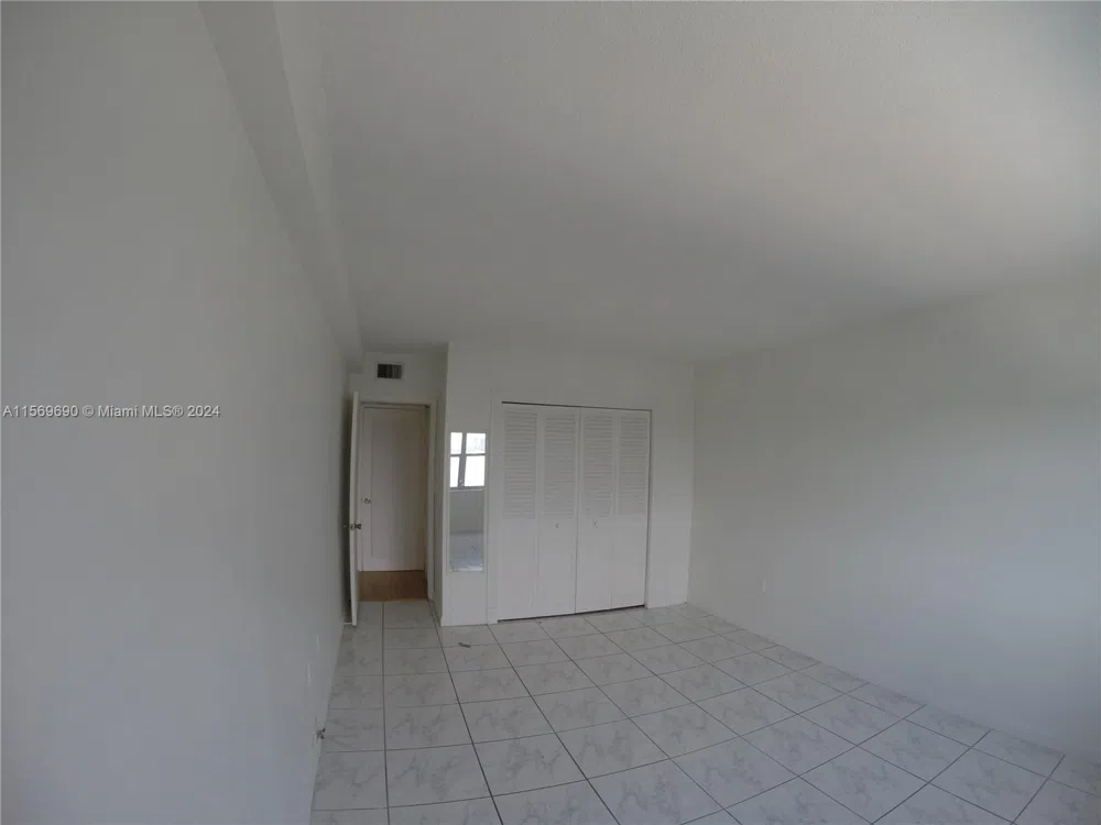 400 Kings Point Dr #905 Sunny Isles Beach, FL 33160