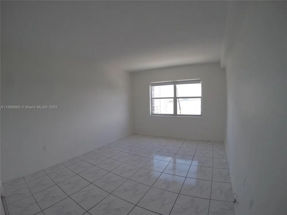 400 Kings Point Dr #905 Sunny Isles Beach, FL 33160