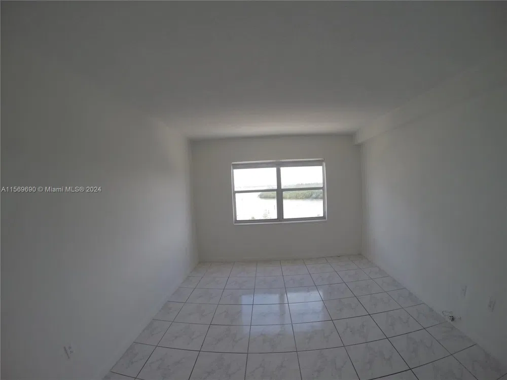 400 Kings Point Dr #905 Sunny Isles Beach, FL 33160