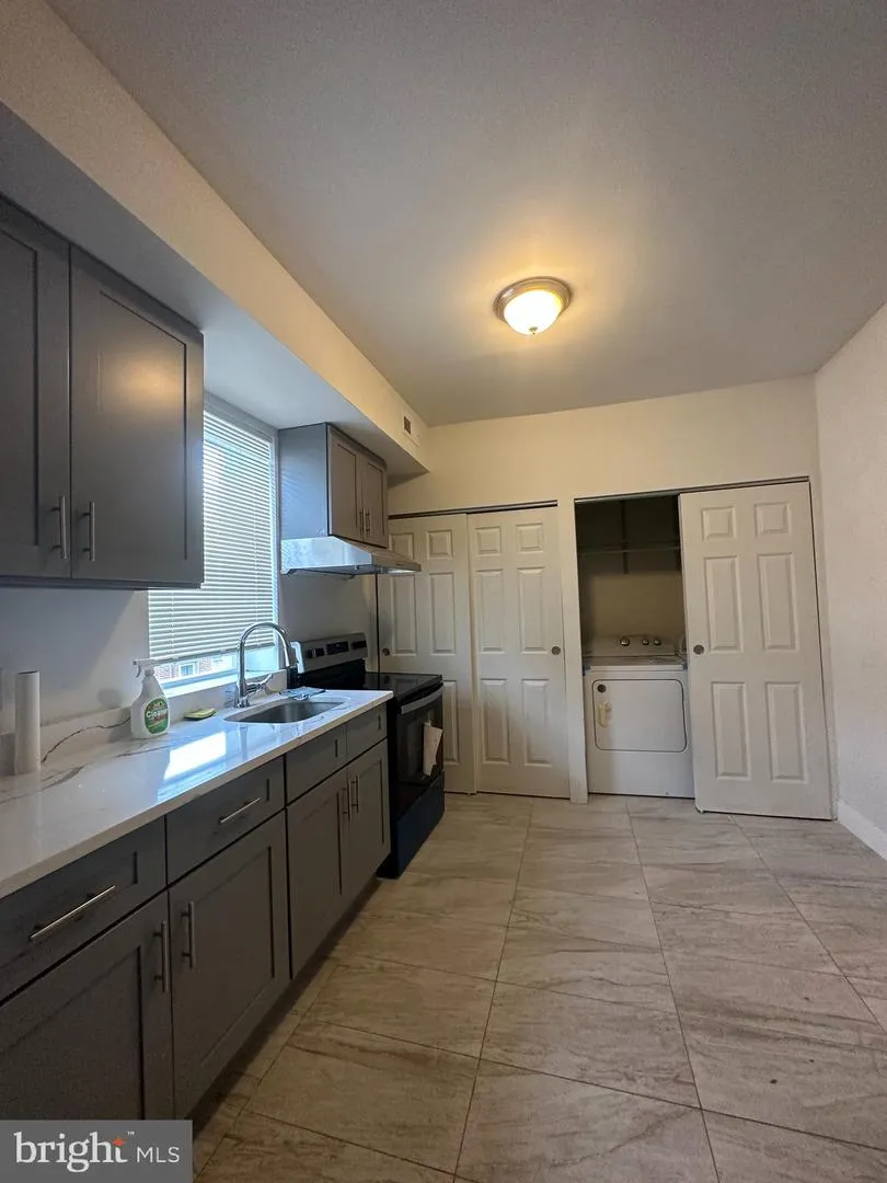 1825 S 19TH STREET Philadelphia, PA 19145