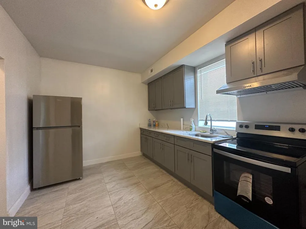 1825 S 19TH STREET Philadelphia, PA 19145