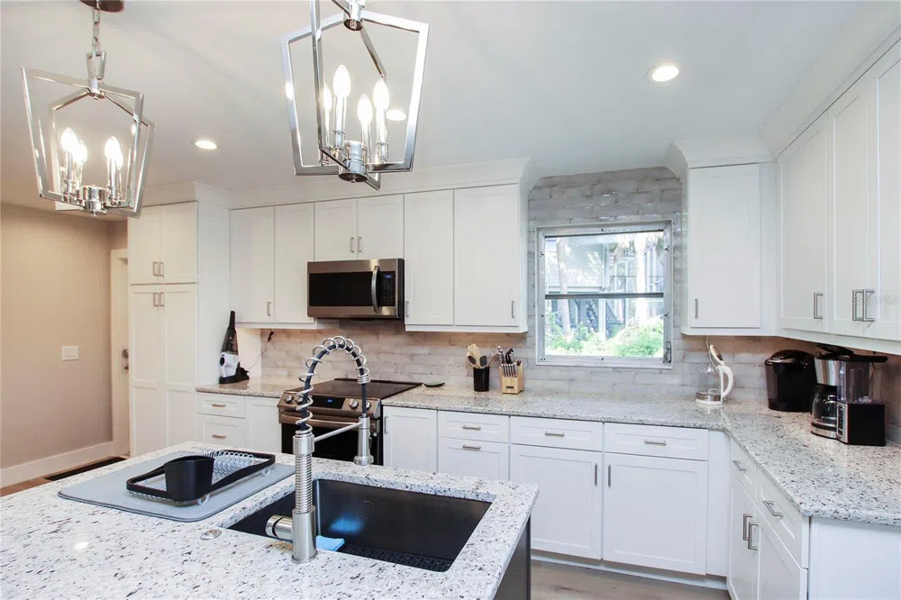 1057 BLUE HERON DRIVE Sanibel, FL 33957