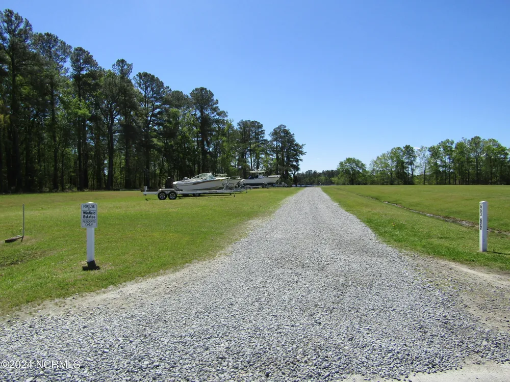 38 Winfield Lane Pinetown, NC 27865