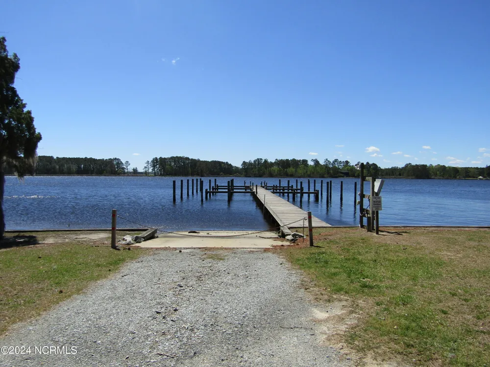 38 Winfield Lane Pinetown, NC 27865