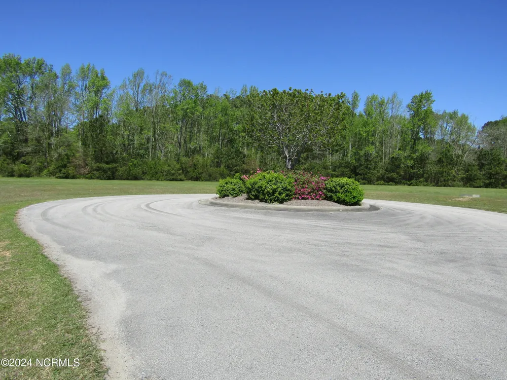 38 Winfield Lane Pinetown, NC 27865
