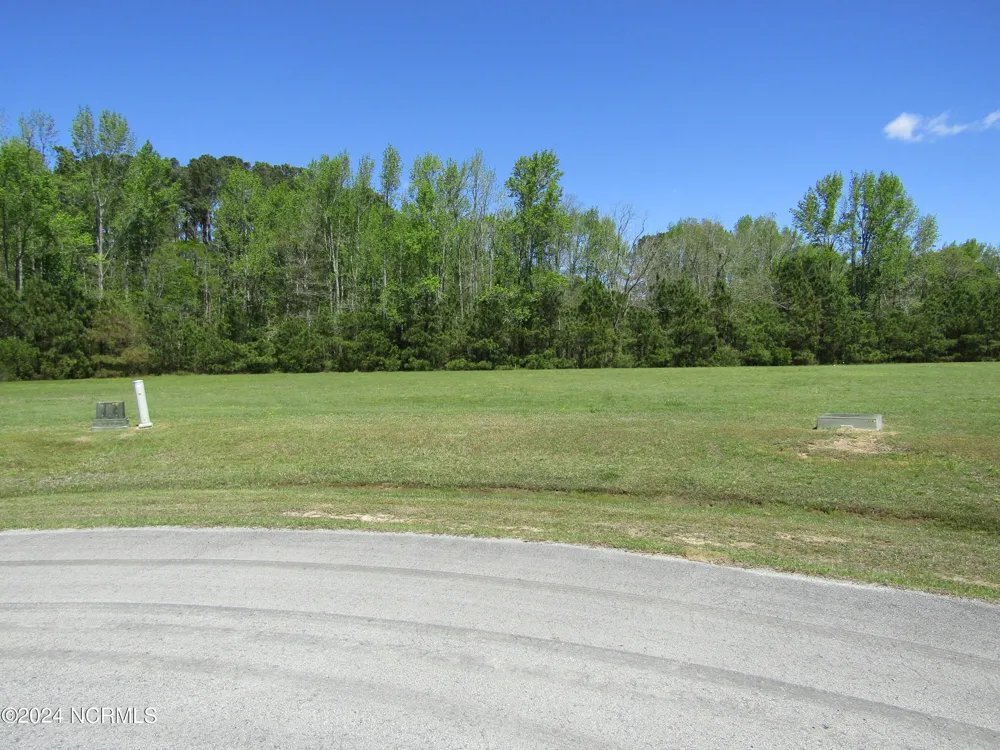 38 Winfield Lane Pinetown, NC 27865