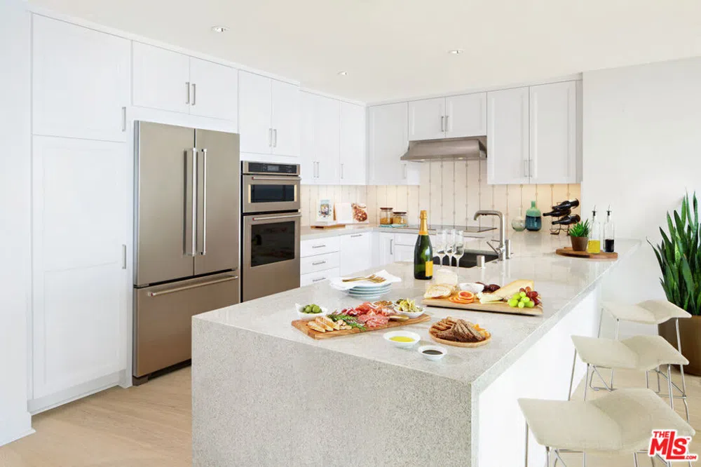 1221 W OCEAN AVENUE #306 Santa Monica, CA 90401