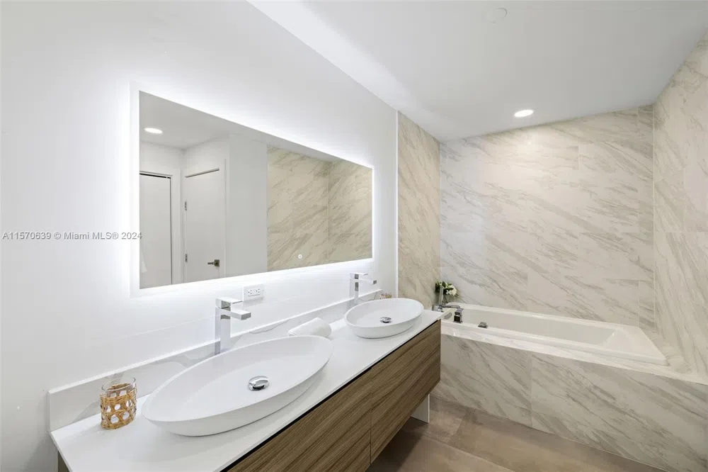 19144 Fisher Island Dr #19144 Miami Beach, FL 33109
