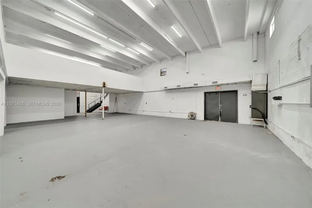 67 NW 166th St Miami, FL 33169