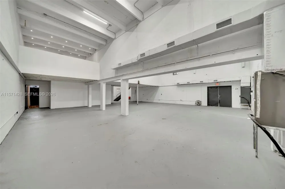 67 NW 166th St Miami, FL 33169