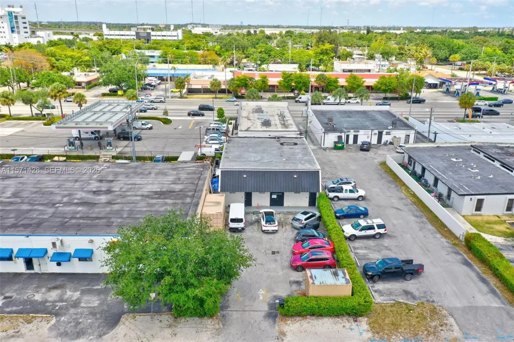 67 NW 166th St Miami, FL 33169