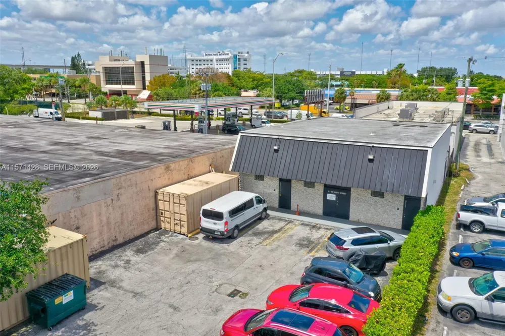 67 NW 166th St Miami, FL 33169