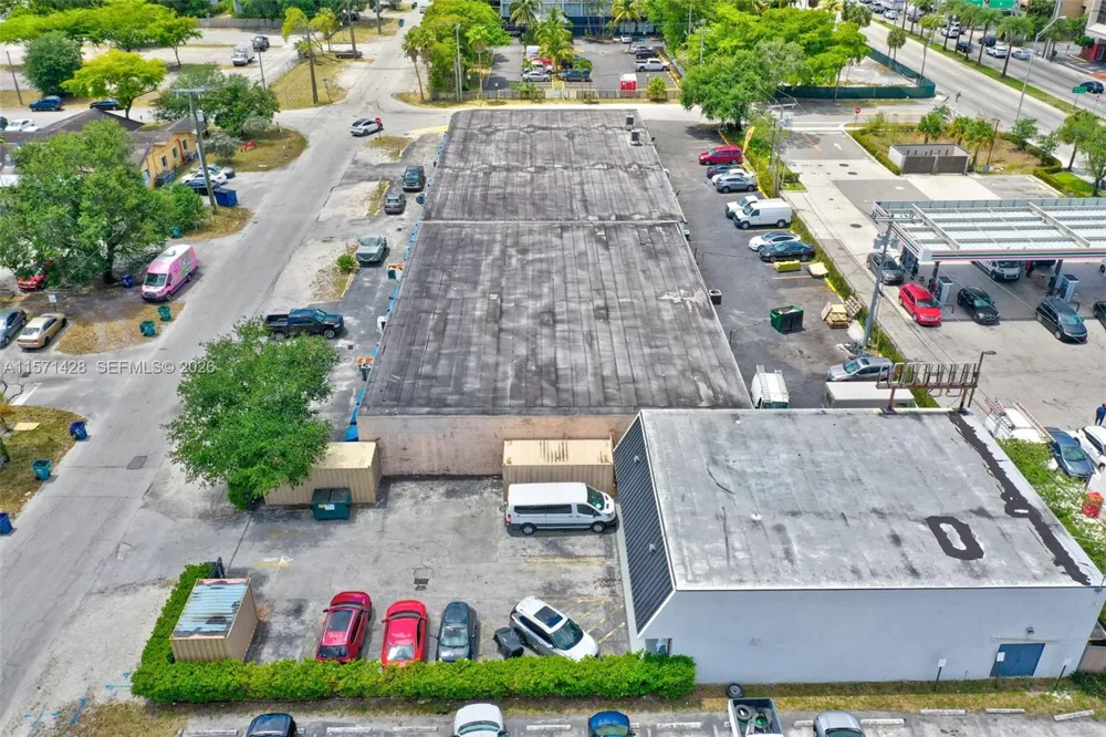 67 NW 166th St Miami, FL 33169