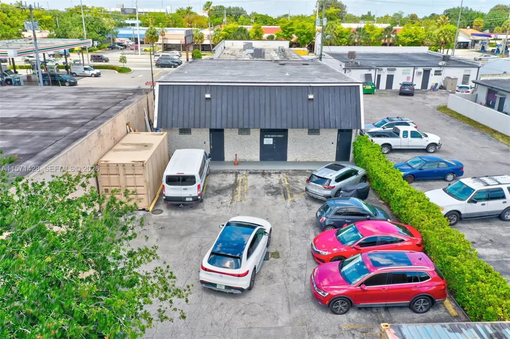 67 NW 166th St Miami, FL 33169