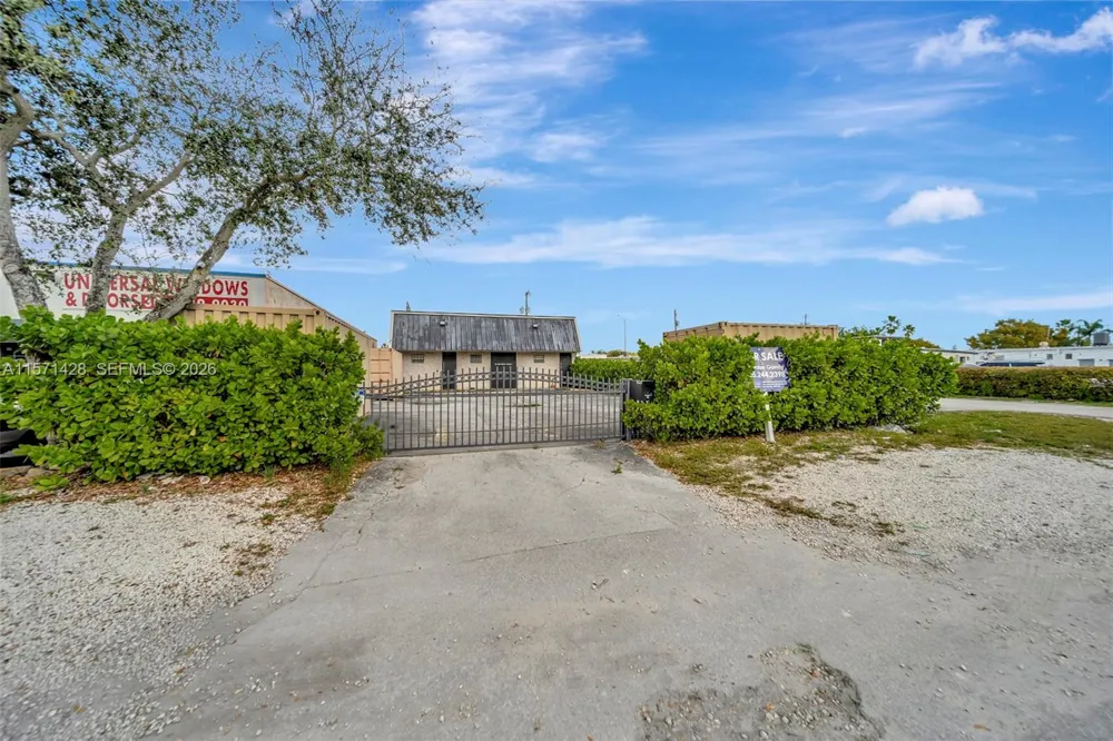 67 NW 166th St Miami, FL 33169