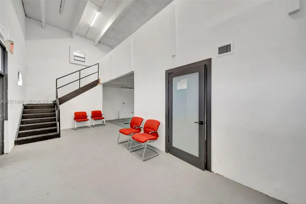 67 NW 166th St Miami, FL 33169