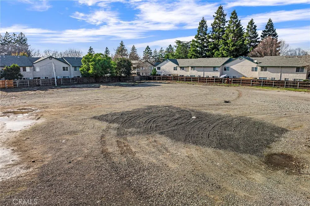996 E 1st Avenue Chico, CA 95926