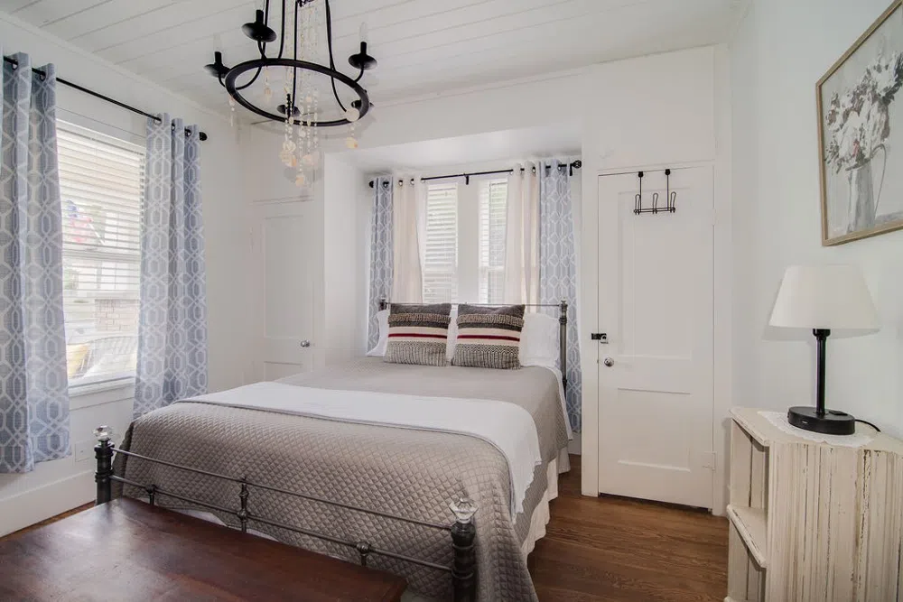 113 W Creek Street Fredericksburg, TX 78624