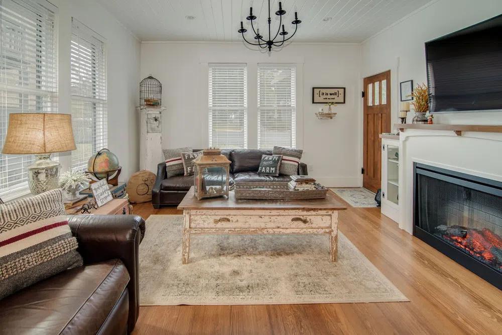 113 W Creek Street Fredericksburg, TX 78624