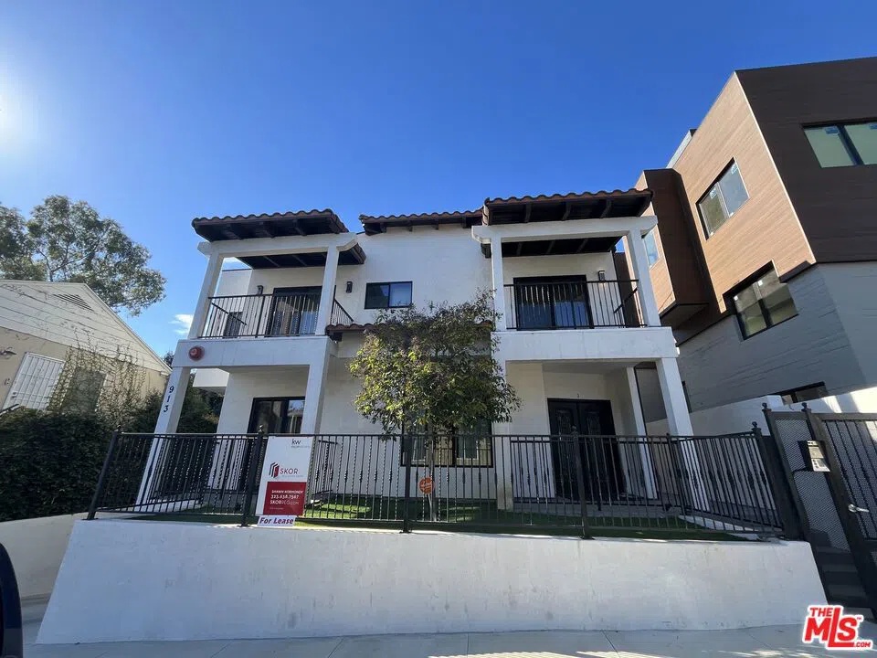 913 Hilldale Avenue #2 West Hollywood, CA 90069