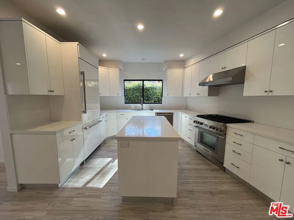 913 Hilldale Avenue #2 West Hollywood, CA 90069
