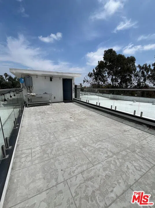 913 Hilldale Avenue #2 West Hollywood, CA 90069