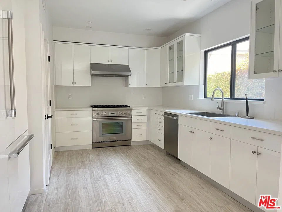 913 Hilldale Avenue #2 West Hollywood, CA 90069