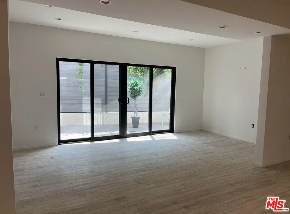 913 Hilldale Avenue #2 West Hollywood, CA 90069