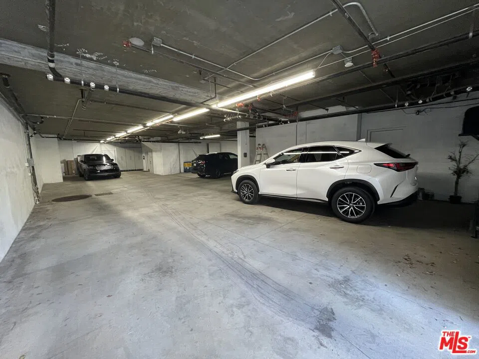 913 Hilldale Avenue #2 West Hollywood, CA 90069