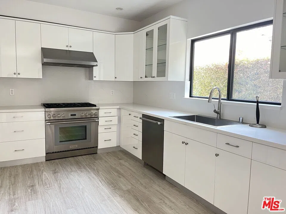 913 Hilldale Avenue #2 West Hollywood, CA 90069