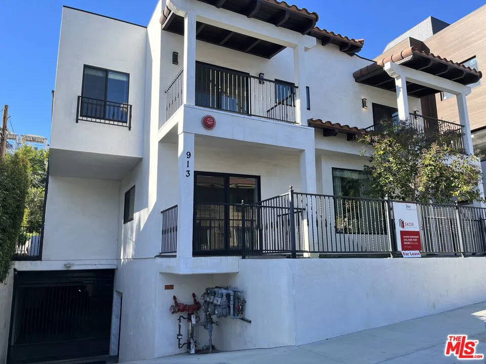 913 Hilldale Avenue #2 West Hollywood, CA 90069