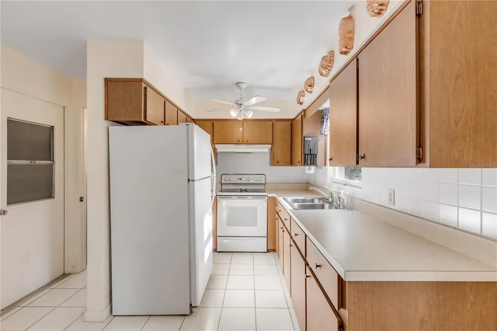 535 S PENINSULA AVENUE New Smyrna Beach, FL 32169