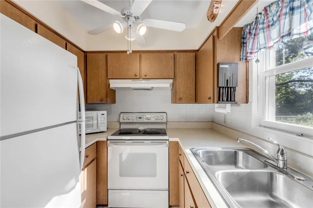 535 S PENINSULA AVENUE New Smyrna Beach, FL 32169