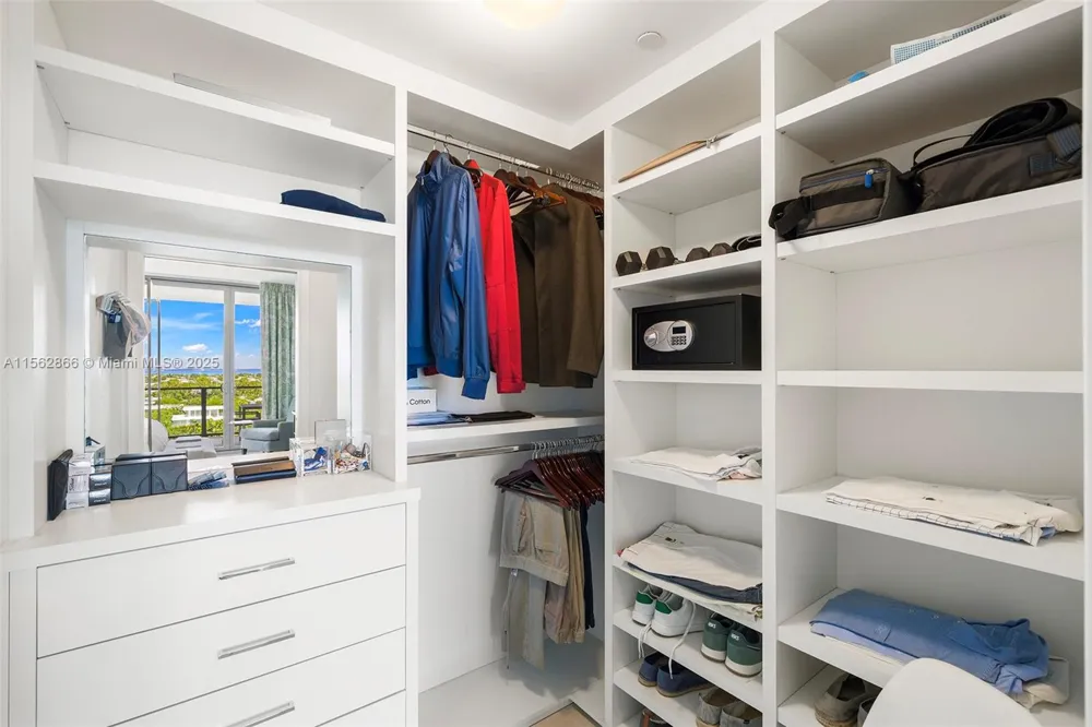 360 Ocean Dr #905S Key Biscayne, FL 33149