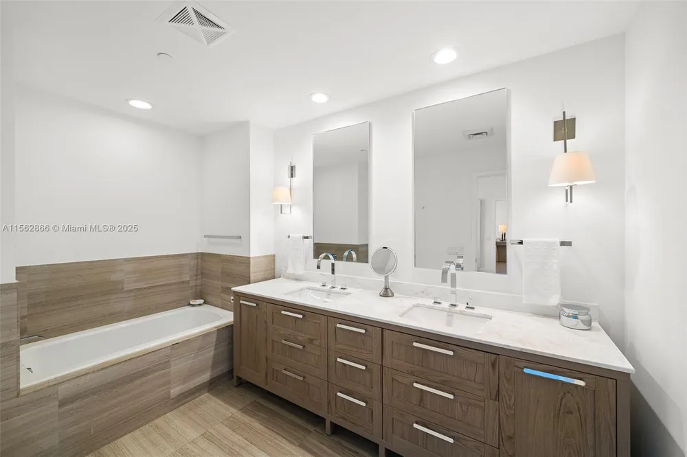 360 Ocean Dr #905S Key Biscayne, FL 33149
