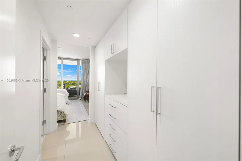 360 Ocean Dr #905S Key Biscayne, FL 33149