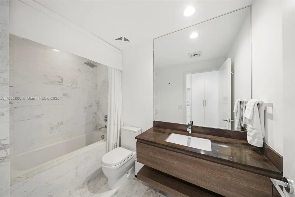 360 Ocean Dr #905S Key Biscayne, FL 33149