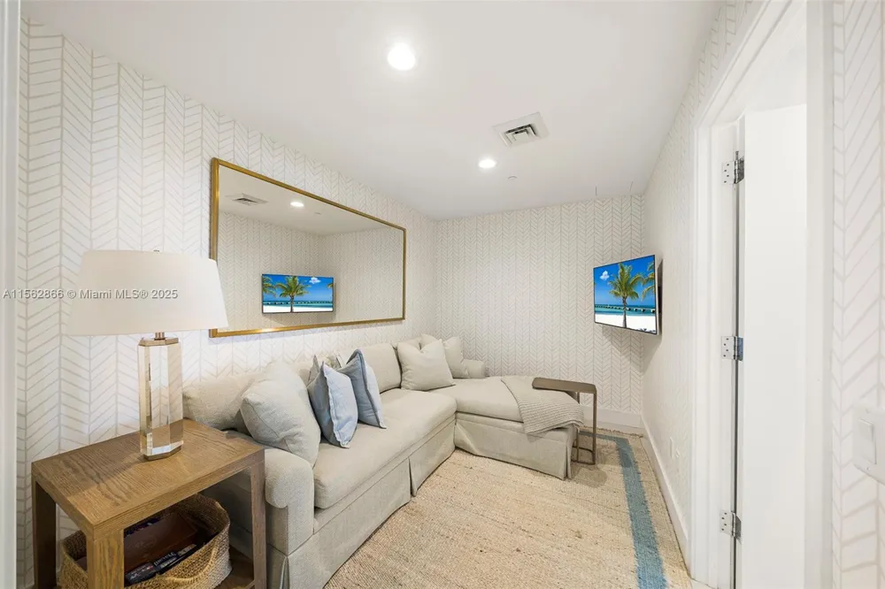 360 Ocean Dr #905S Key Biscayne, FL 33149