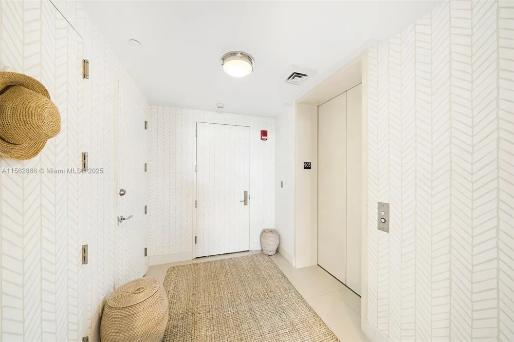 360 Ocean Dr #905S Key Biscayne, FL 33149