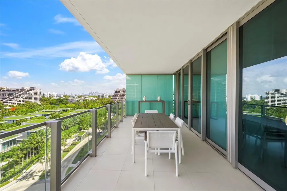 360 Ocean Dr #905S Key Biscayne, FL 33149