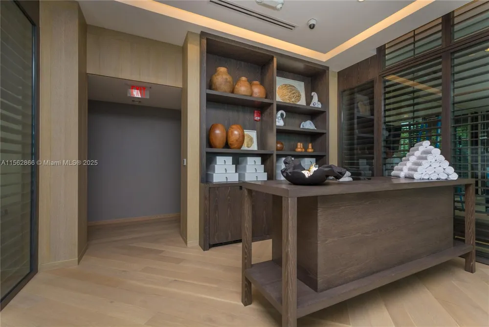 360 Ocean Dr #905S Key Biscayne, FL 33149