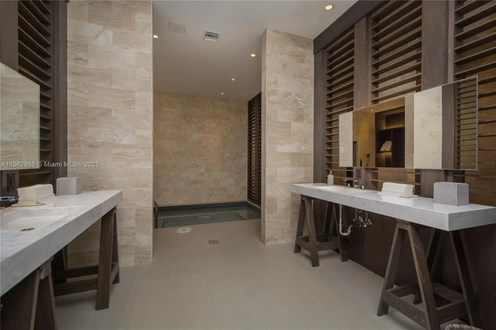 360 Ocean Dr #905S Key Biscayne, FL 33149