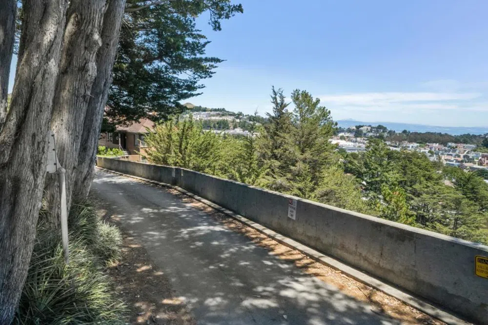 285 Edgehill Way San Francisco, CA 94127