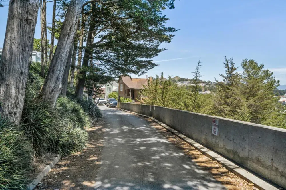 285 Edgehill Way San Francisco, CA 94127