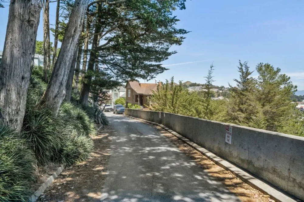 285 Edgehill Way San Francisco, CA 94127